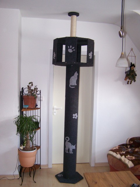 Katzenturm mit 2 Liegefläschen  - Katzen Zubehoer - Modautal